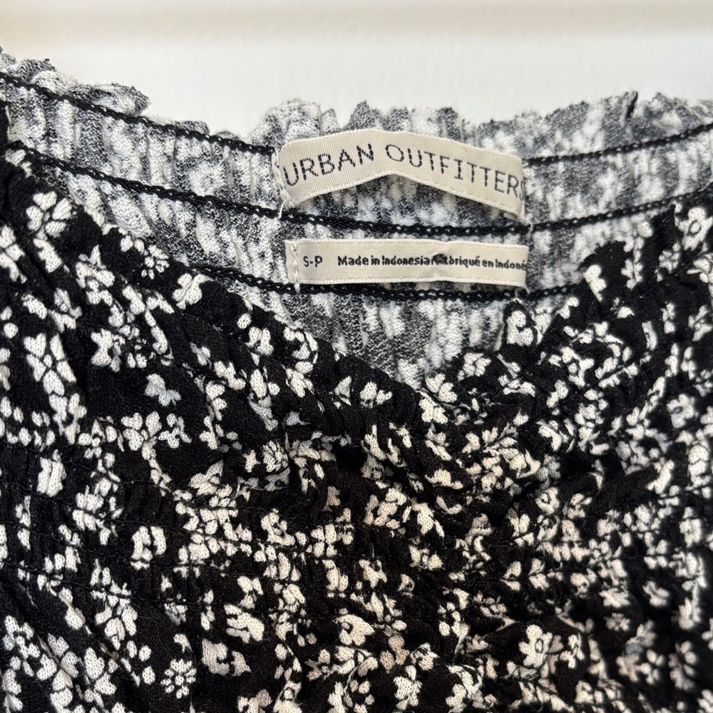 Urban Outfitters | Black and White Floral Blouse | SMALL - Picture 4 of 9